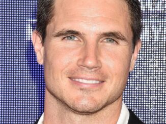 Robbie Amell